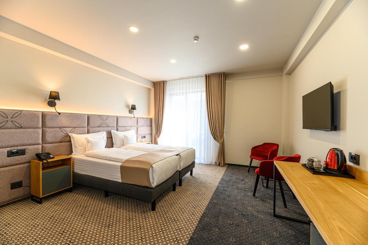 Hotel Dukat Gura Humorului Exteriör bild