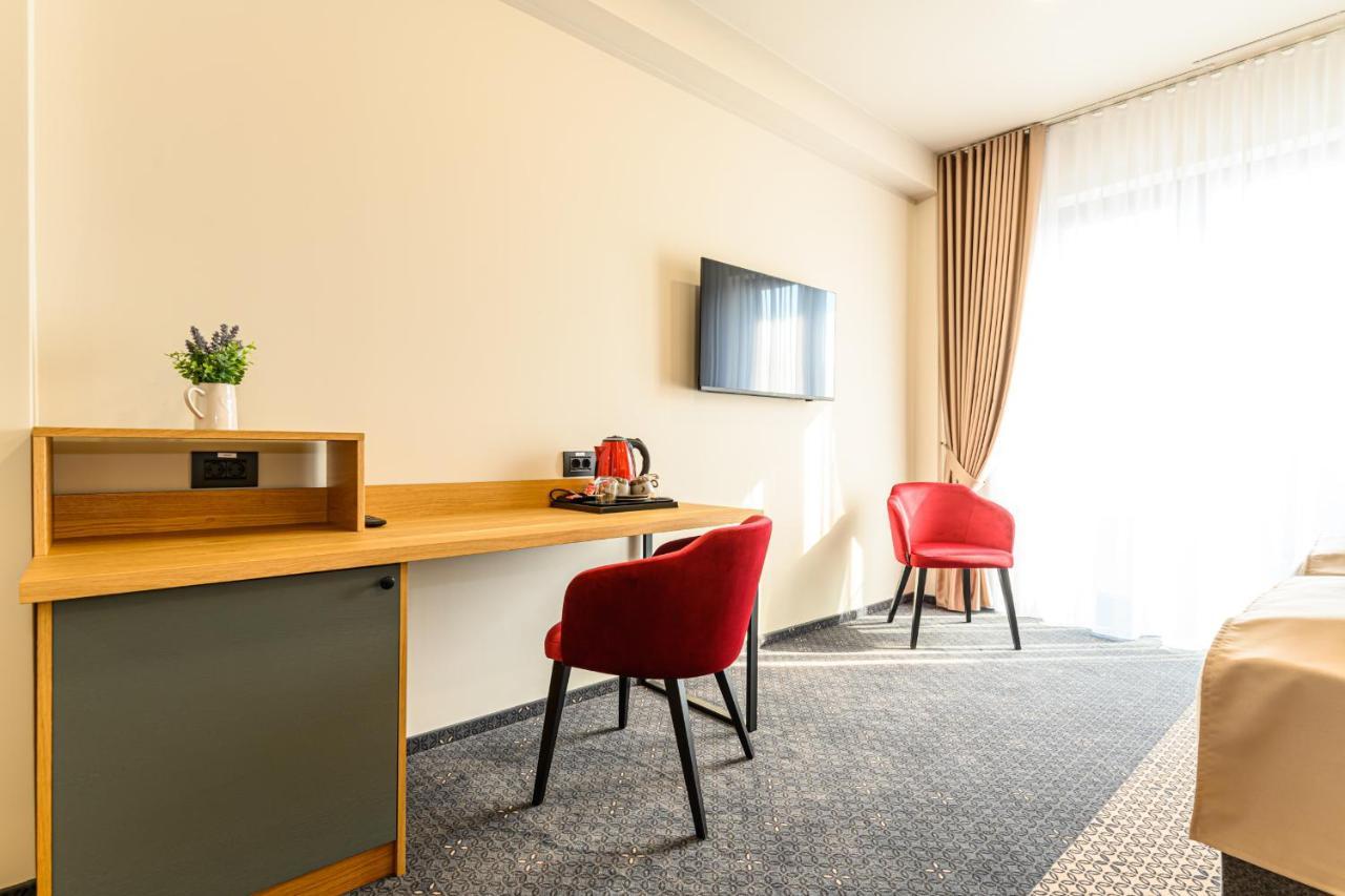 Hotel Dukat Gura Humorului Exteriör bild