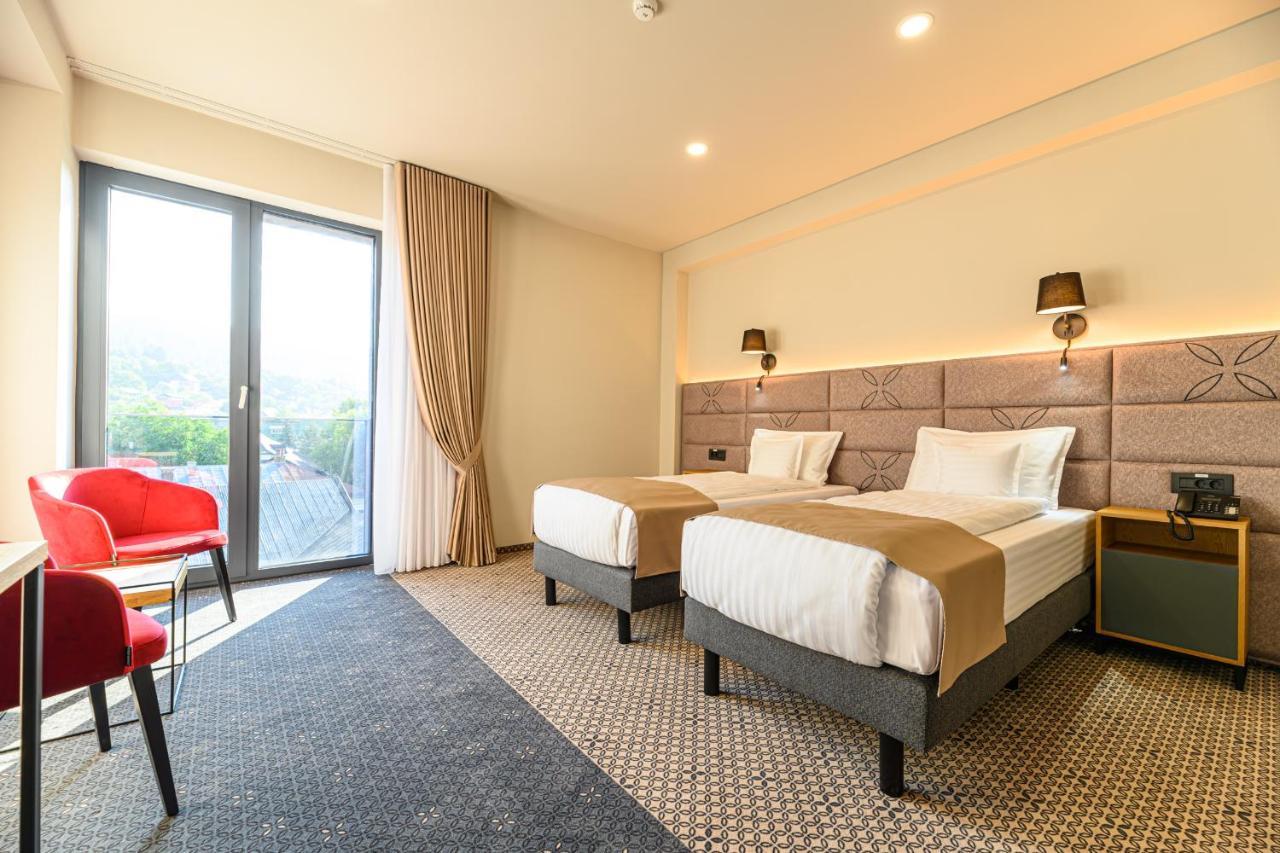 Hotel Dukat Gura Humorului Exteriör bild