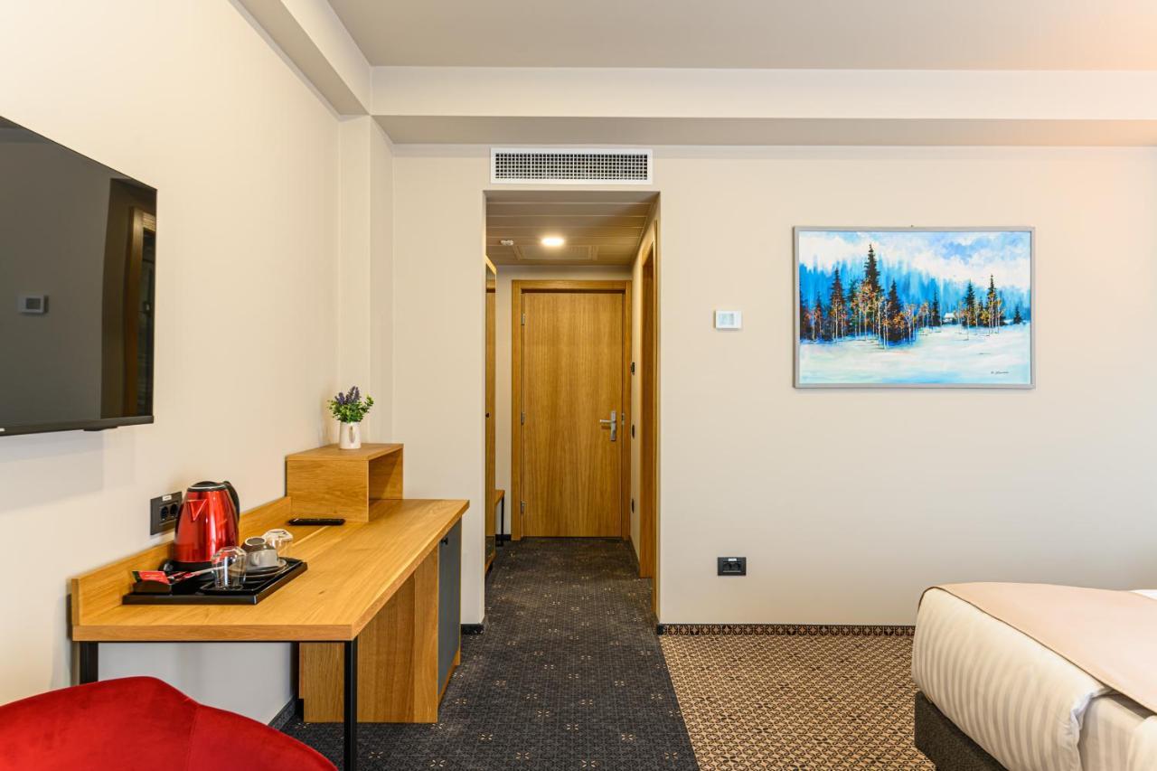 Hotel Dukat Gura Humorului Exteriör bild