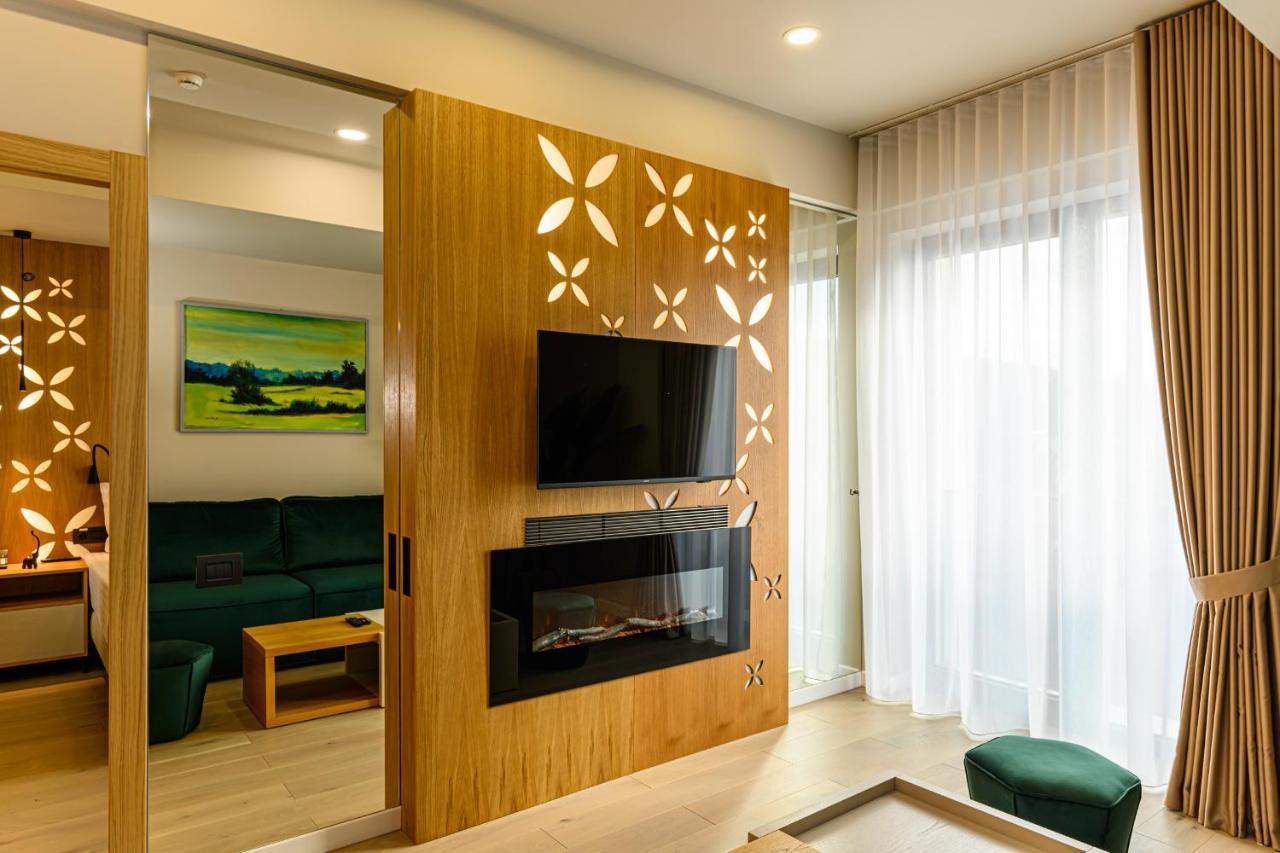 Hotel Dukat Gura Humorului Exteriör bild