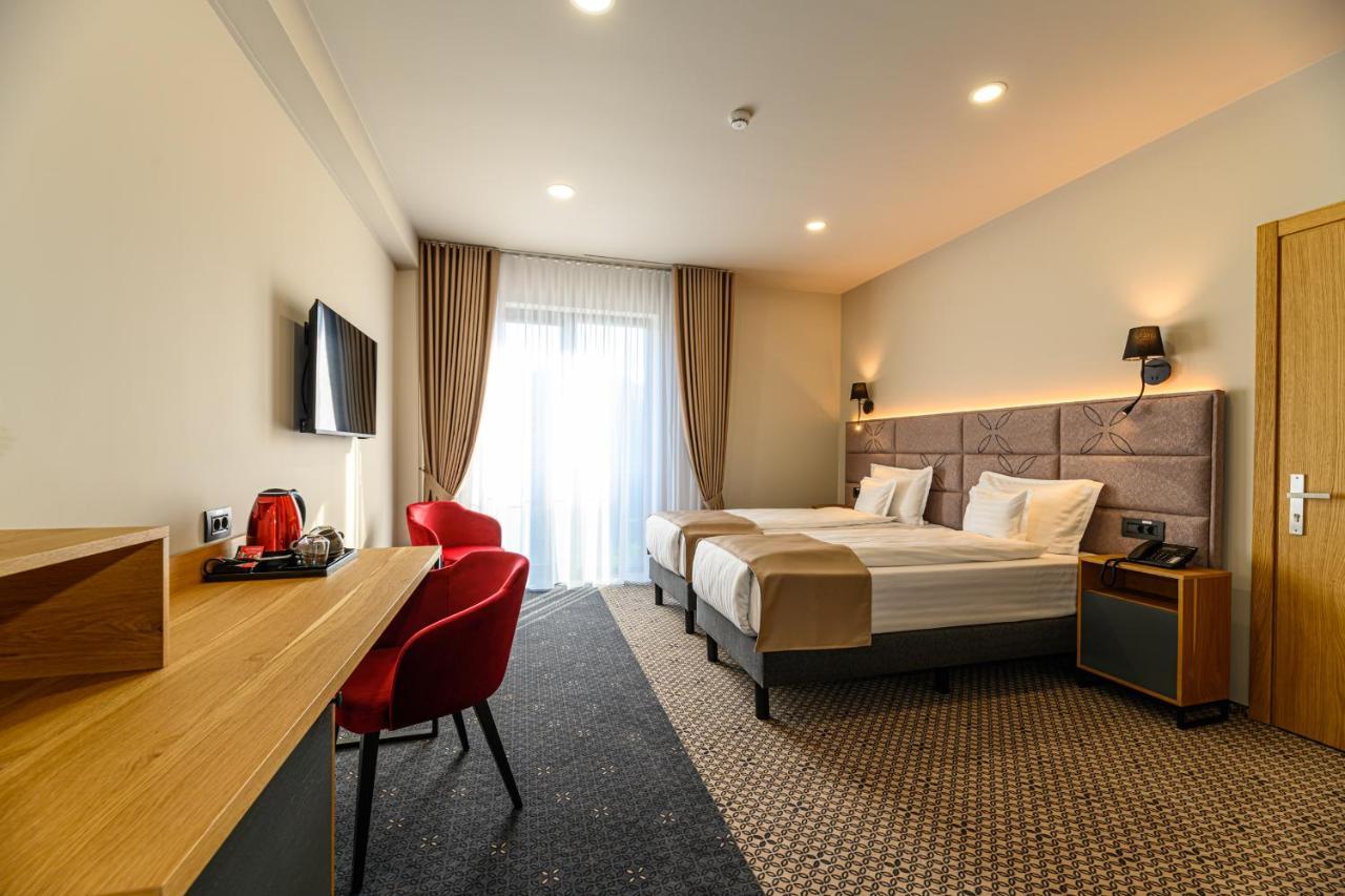 Hotel Dukat Gura Humorului Exteriör bild
