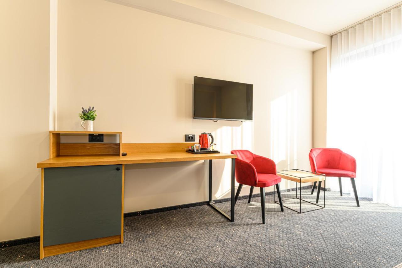 Hotel Dukat Gura Humorului Exteriör bild