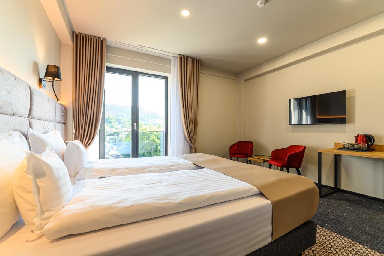 Hotel Dukat Gura Humorului Exteriör bild