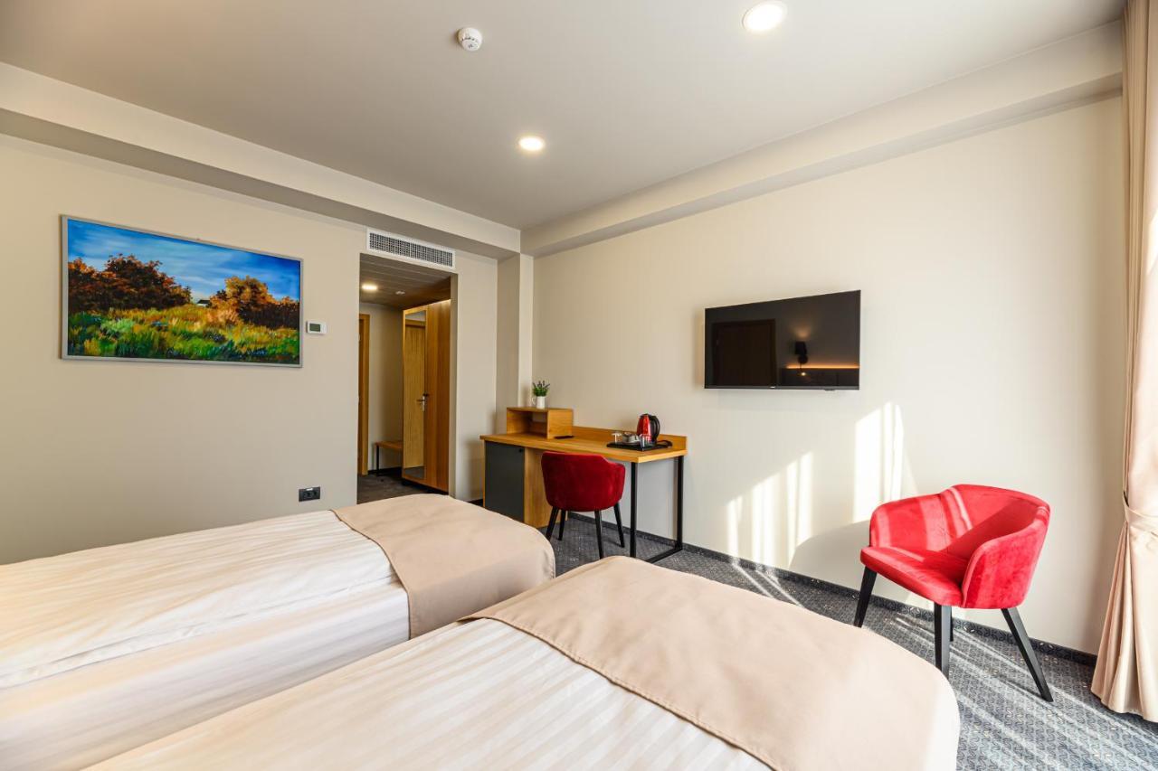 Hotel Dukat Gura Humorului Exteriör bild