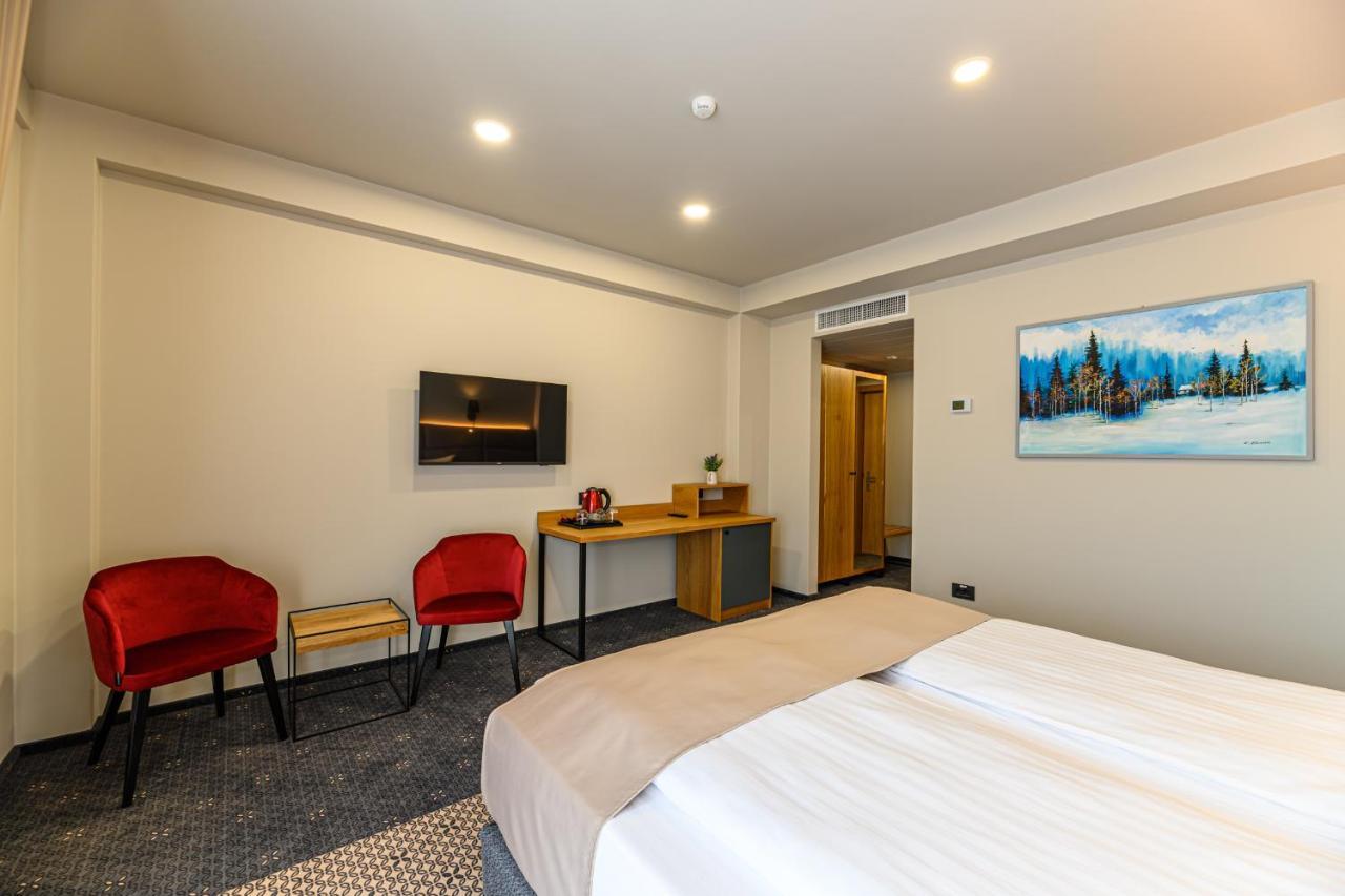 Hotel Dukat Gura Humorului Exteriör bild