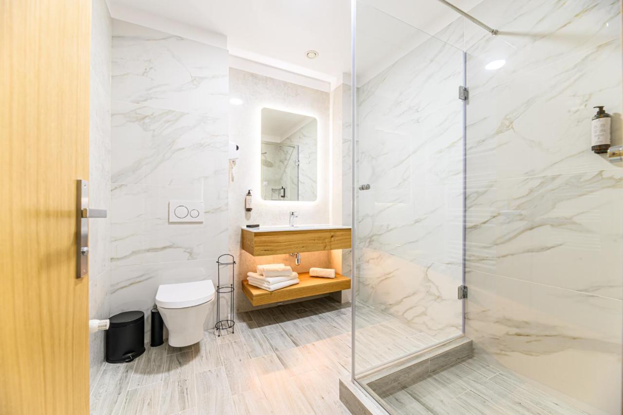 Hotel Dukat Gura Humorului Exteriör bild